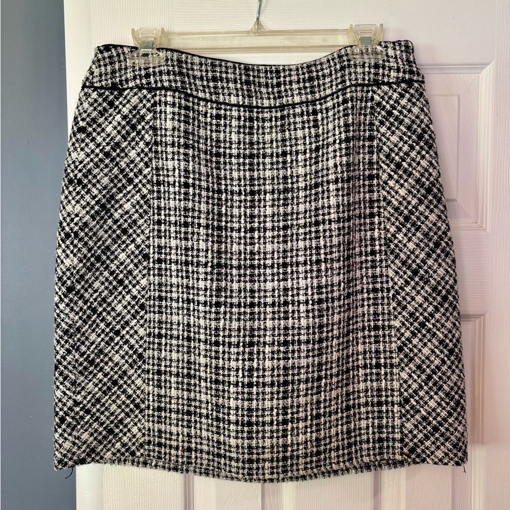 White House Black Market Black and White Pencil Skirt